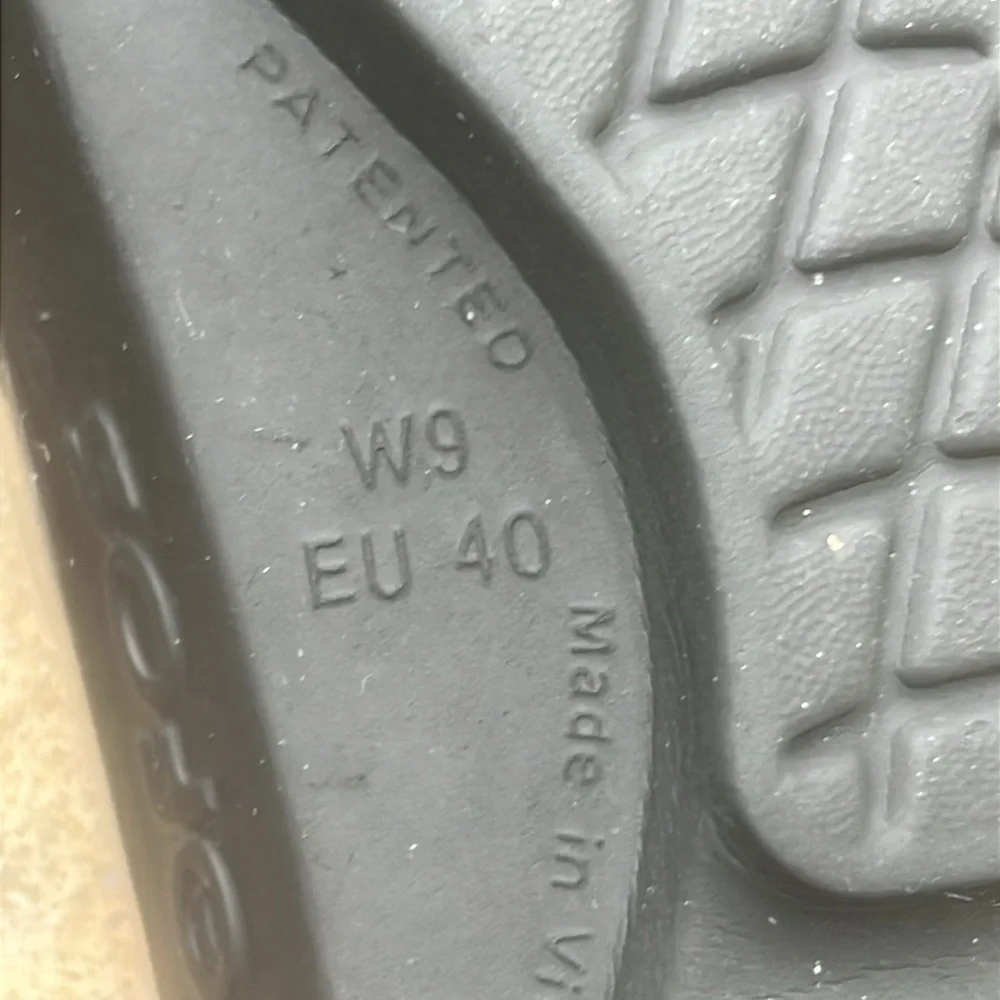 OOFOS Black Recovery Sandal Things Women's Size 9